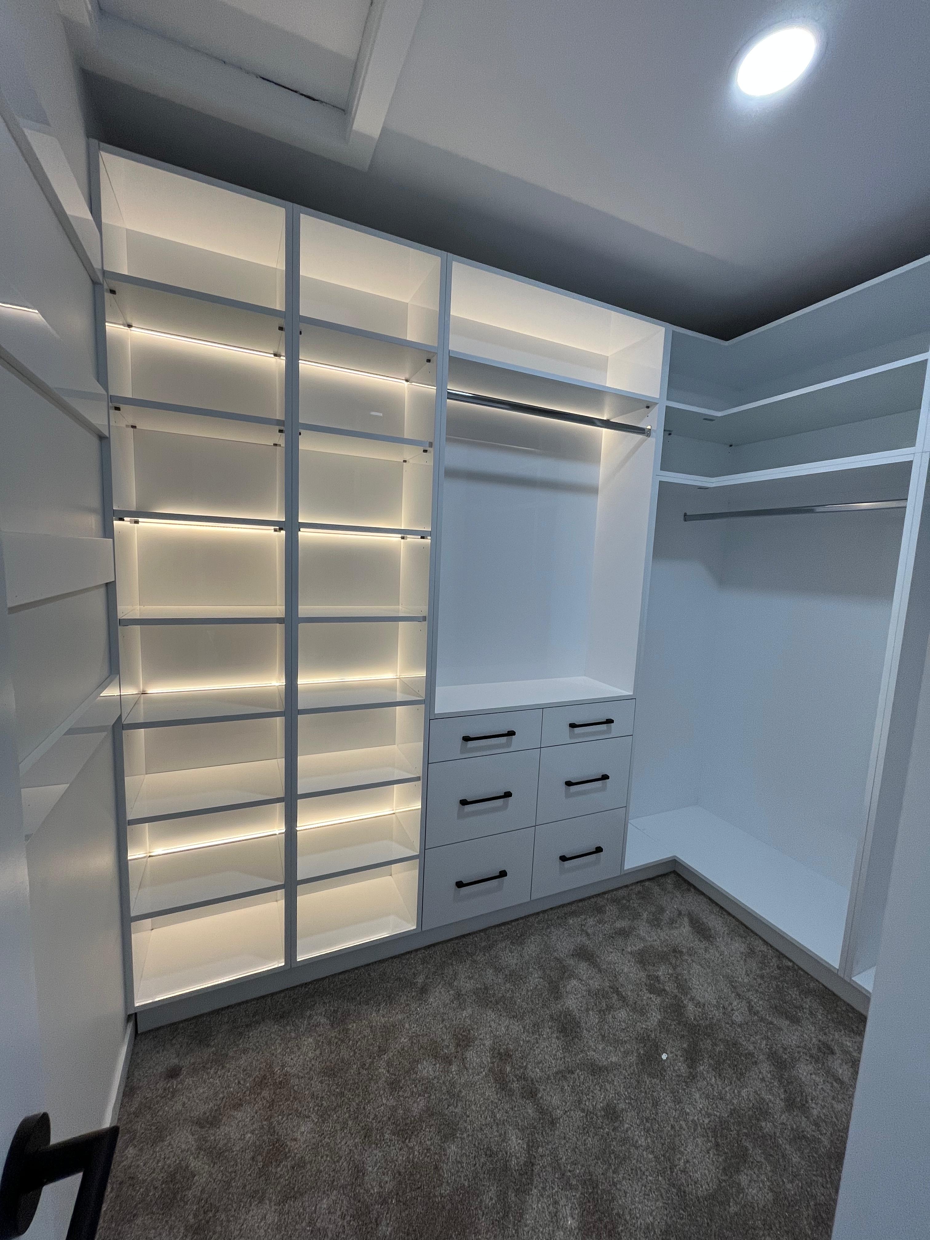 Walk-In Closets & Wardrobes